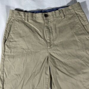 Amazon Essentials mens khaki basic flat front 8" inseam chino shorts - size 32